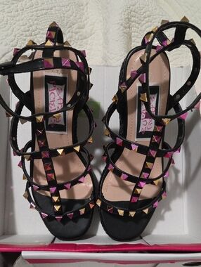 NIB Tally Black And Pink Studded Wedge Sandals size 7